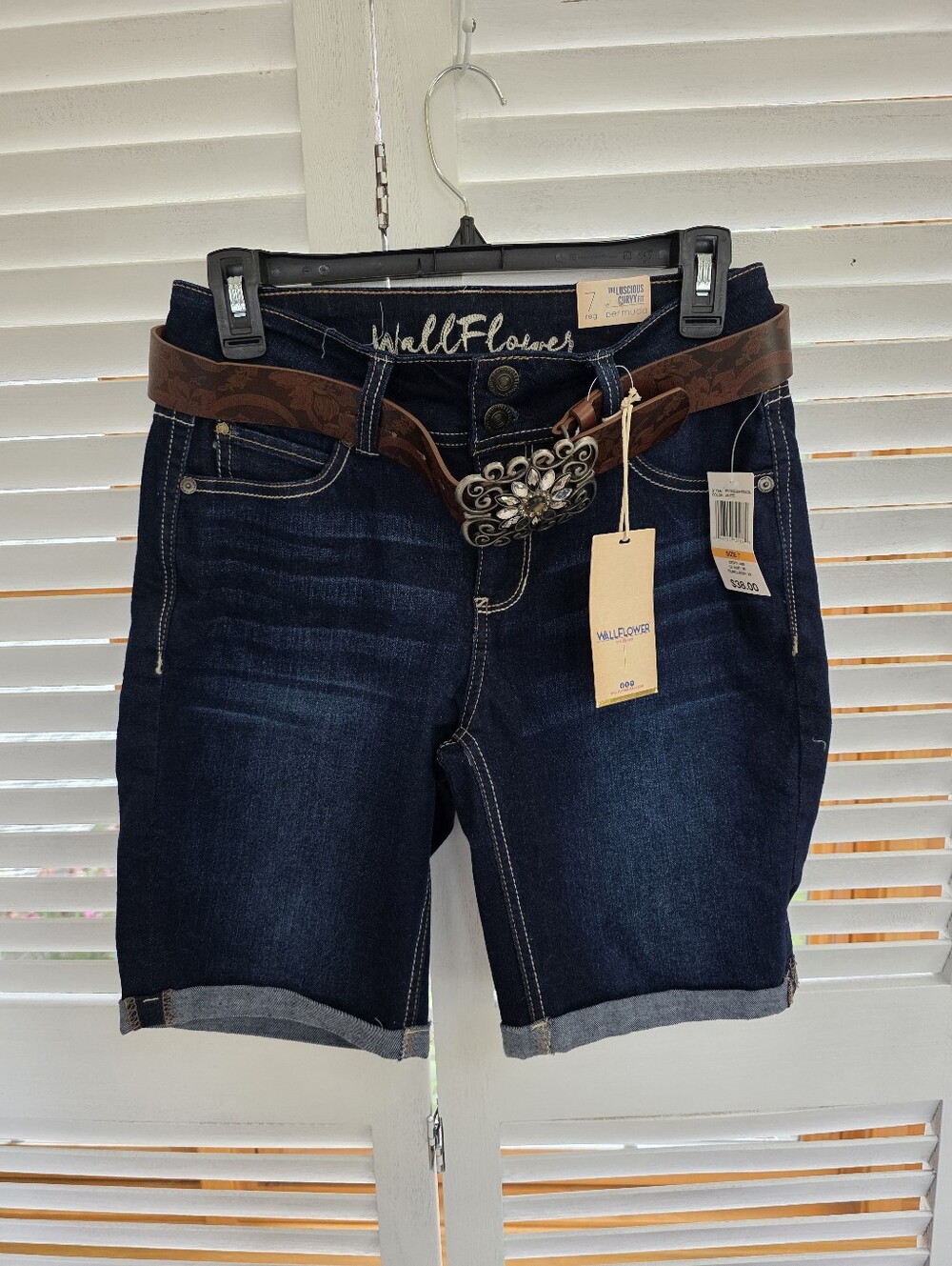 Wallflower Women's Dark Wash Denim Bermuda Shorts with Belt Junior Size 7